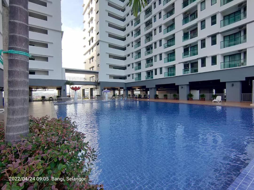 Hidayah Homestay Near Ukm And Ktm Station With High Speed Wifi - Pool & River View بانغي المظهر الخارجي الصورة